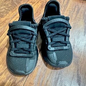 Black adidas baby sneaker size 5